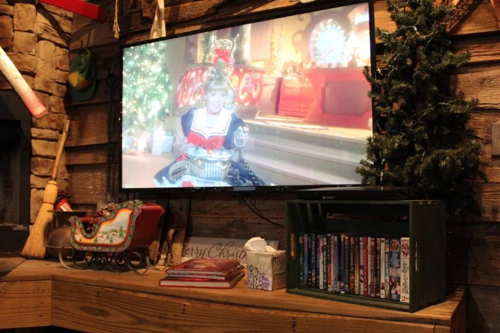 Rural Life On A Real Christmas Tree Farm! Hallmark Experience! Ozark Eksteriør bilde
