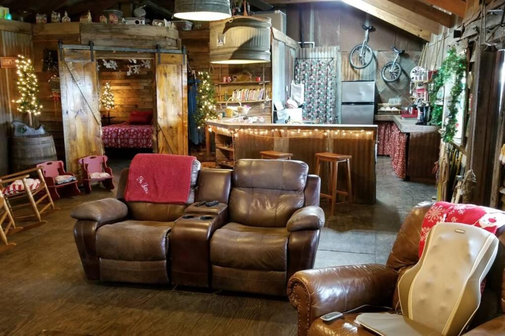 Rural Life On A Real Christmas Tree Farm! Hallmark Experience! Ozark Eksteriør bilde