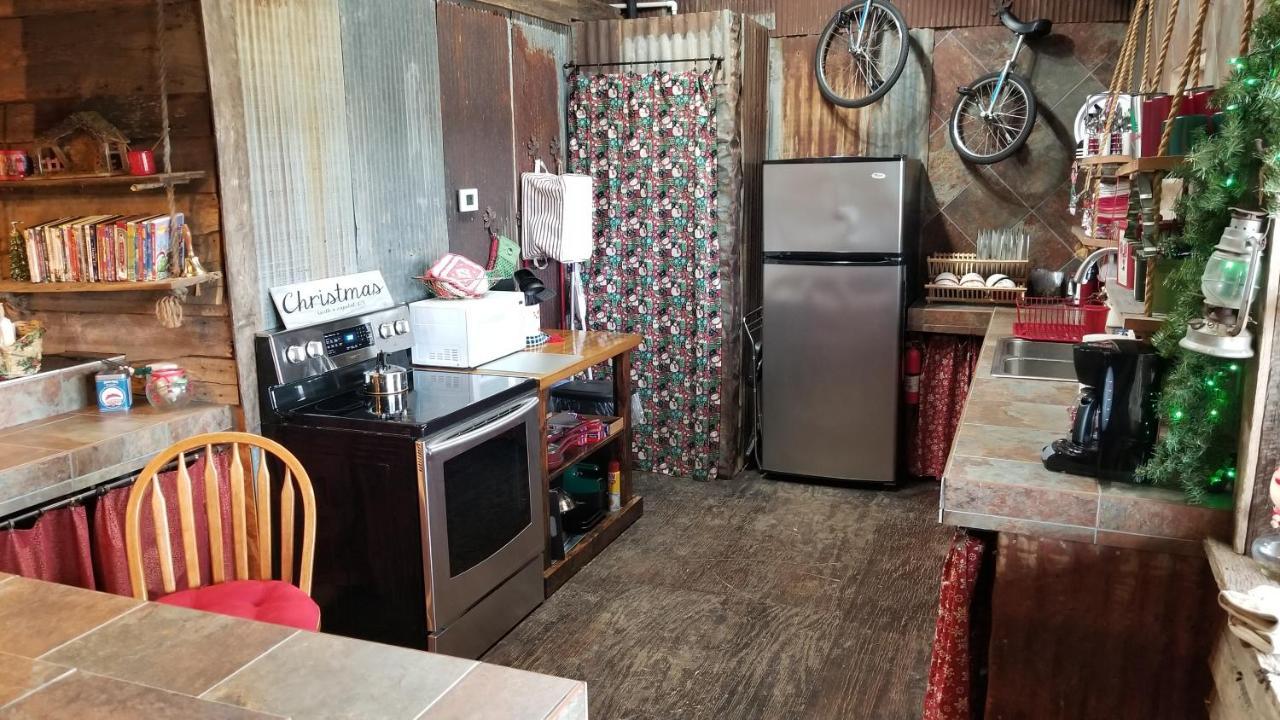 Rural Life On A Real Christmas Tree Farm! Hallmark Experience! Ozark Eksteriør bilde