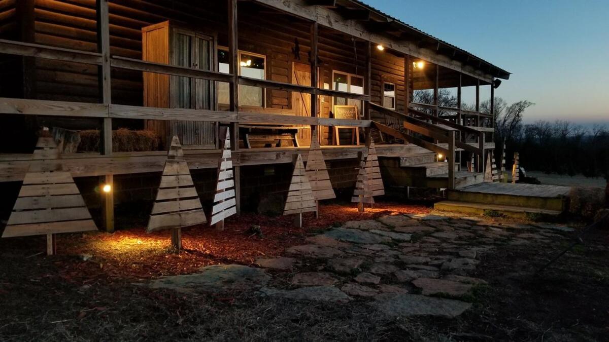 Rural Life On A Real Christmas Tree Farm! Hallmark Experience! Ozark Eksteriør bilde