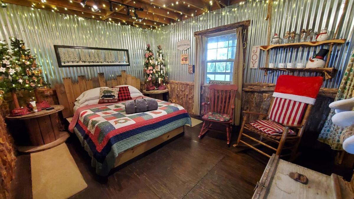 Rural Life On A Real Christmas Tree Farm! Hallmark Experience! Ozark Eksteriør bilde