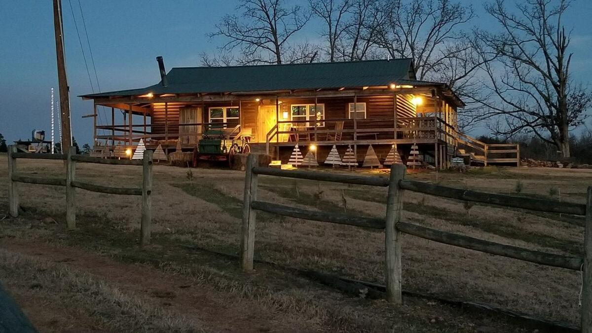 Rural Life On A Real Christmas Tree Farm! Hallmark Experience! Ozark Eksteriør bilde