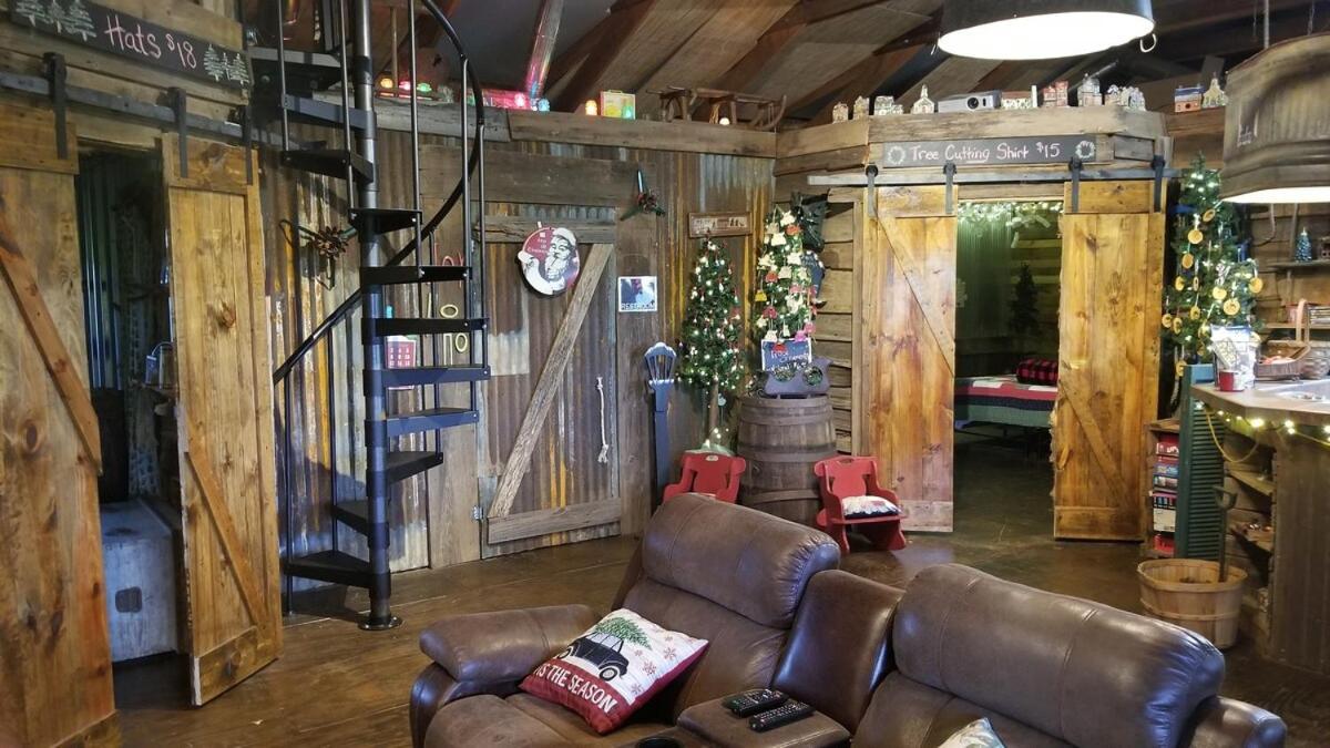 Rural Life On A Real Christmas Tree Farm! Hallmark Experience! Ozark Eksteriør bilde