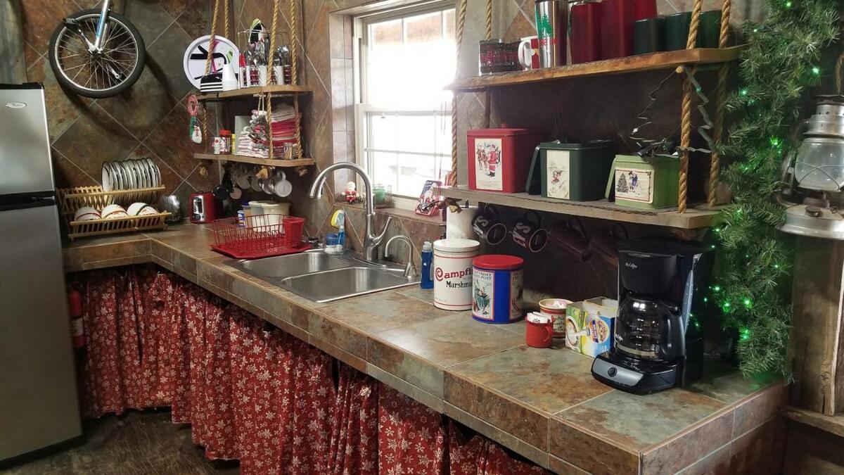 Rural Life On A Real Christmas Tree Farm! Hallmark Experience! Ozark Eksteriør bilde